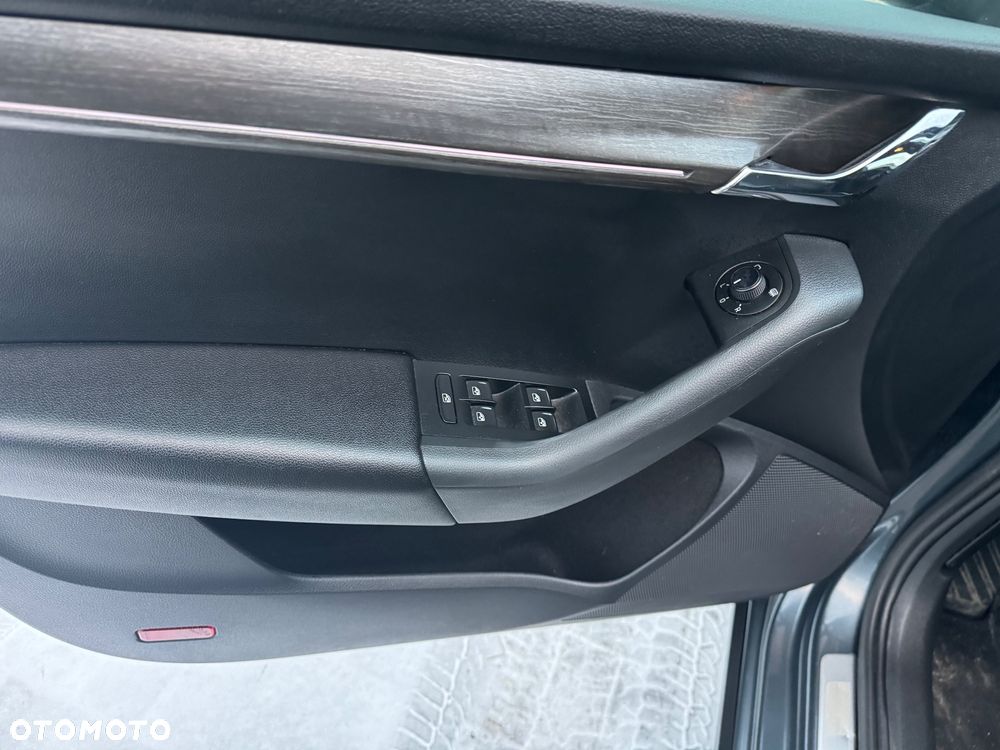 Skoda Octavia Scout 2.0 TDI 4x4 DSG - 26