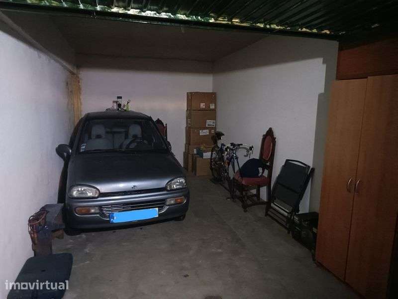 Vende-se Garagem Junto à Estação de Comboios – Castelo Branco - Grande imagem: 3/3