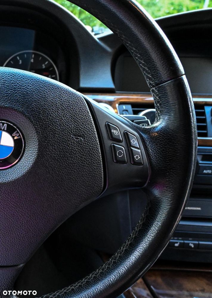BMW Seria 3 330i - 10