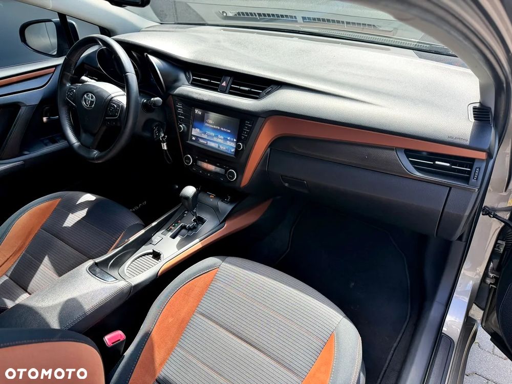 Toyota Avensis - 10