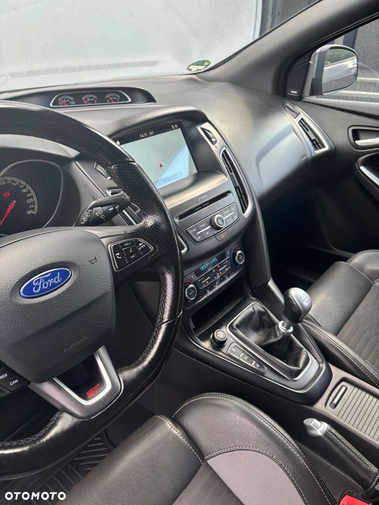 Ford Focus 2.0 TDCi ST mit Leder-Exclusiv-Paket - 24