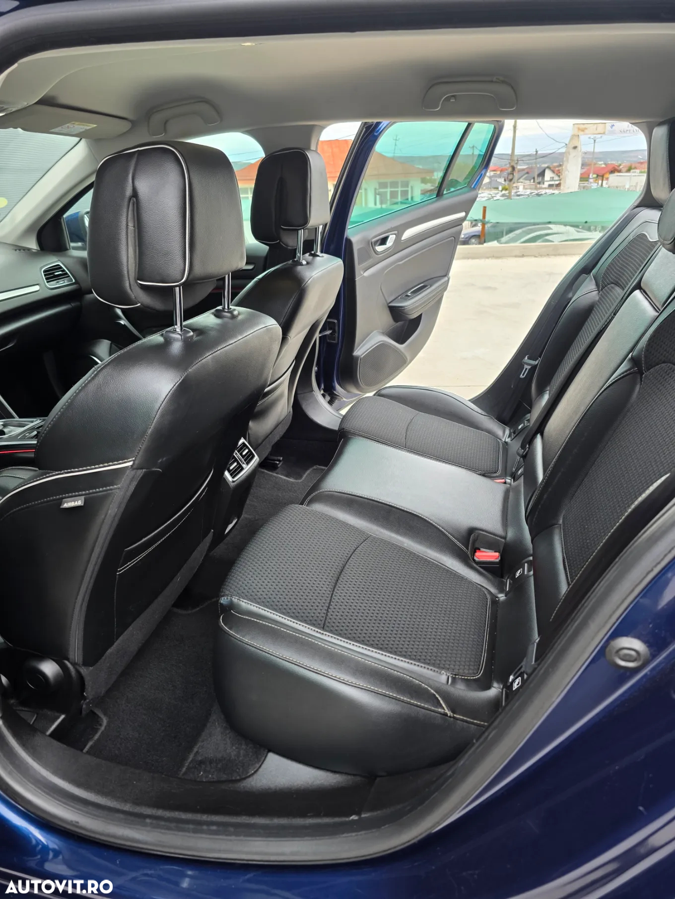 Renault Megane Grandtour dCi 110 FAP EDC BOSE Edition - 12