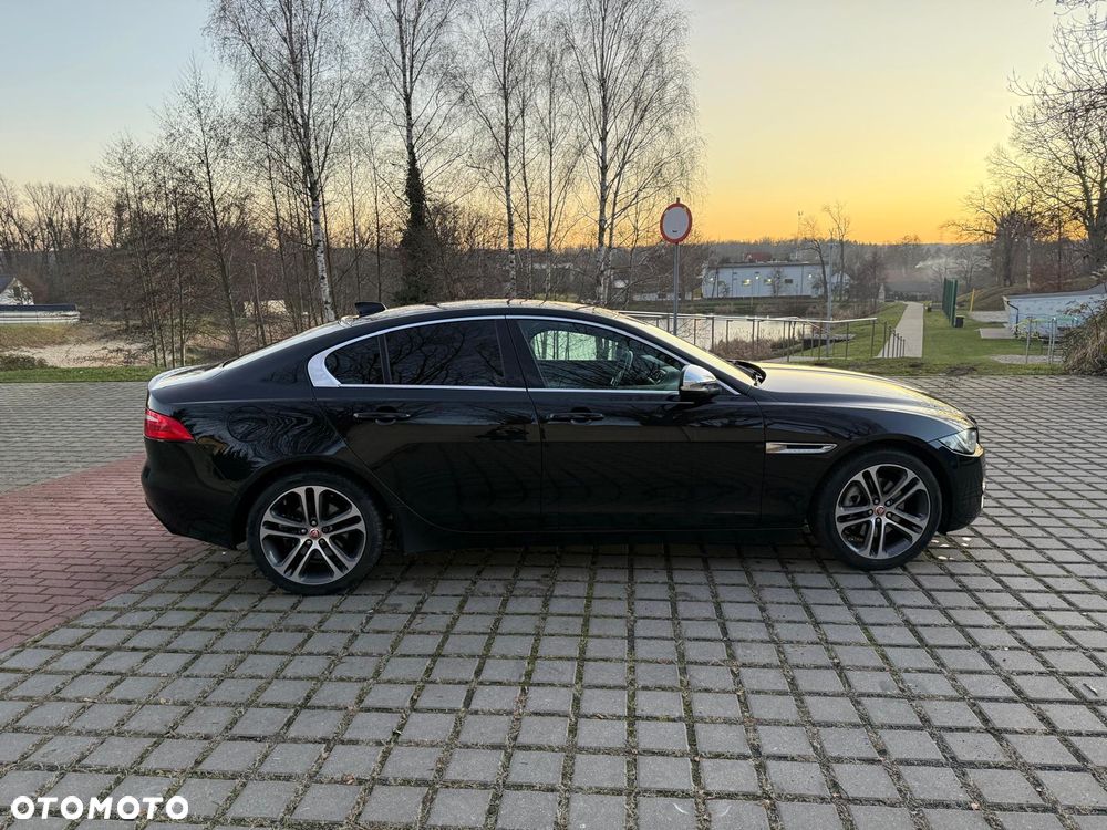 Jaguar XE 2.0 D Prestige - 16