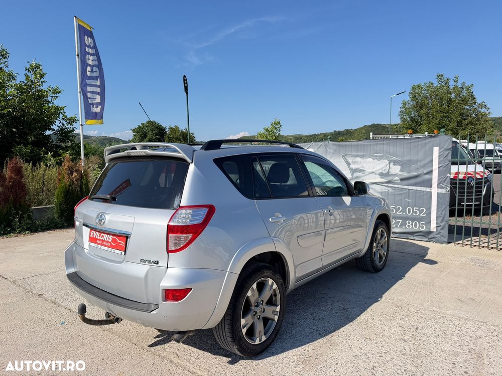 Toyota RAV4 2.2L D-CAT A/T Luxury - 10