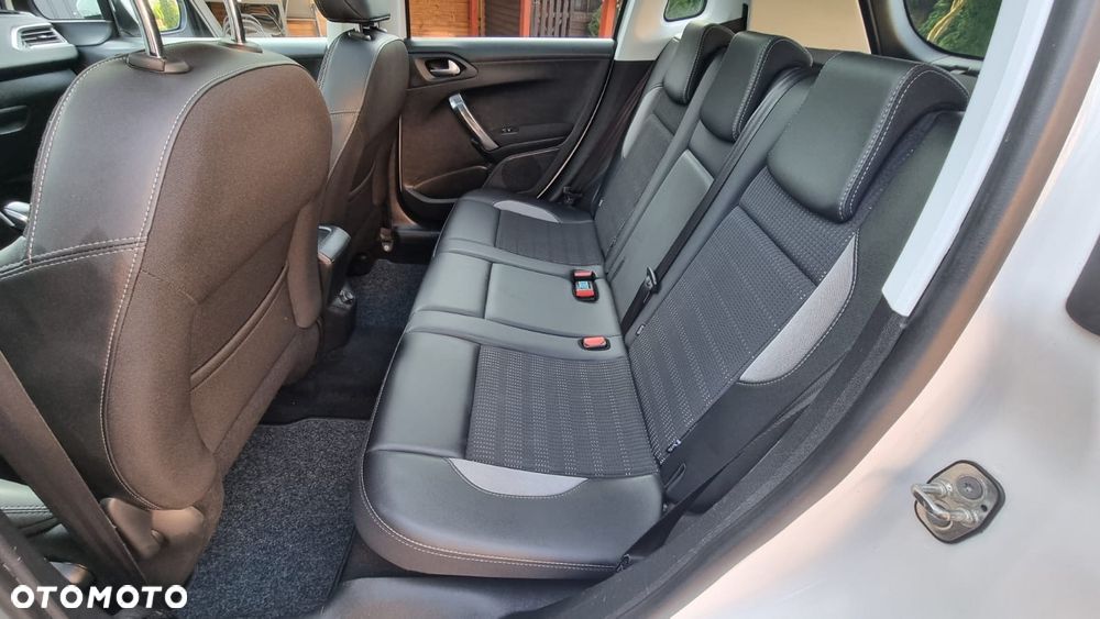 Peugeot 2008 1.6 BlueHDi Allure - 16