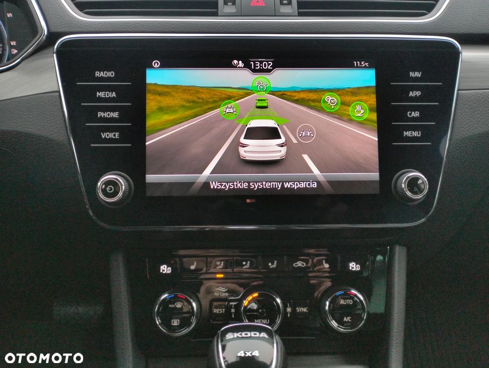 Skoda Superb 2.0 TDI SCR 4x4 Style DSG - 29
