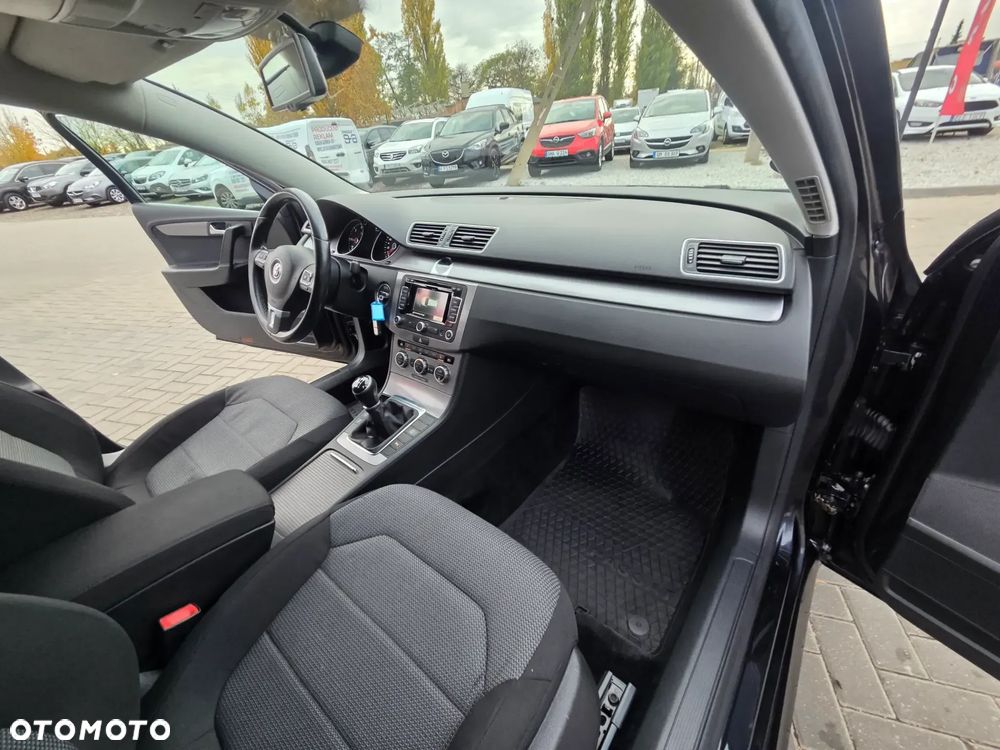 Volkswagen Passat Variant 2.0 Blue TDI SCR Comfortline - 34