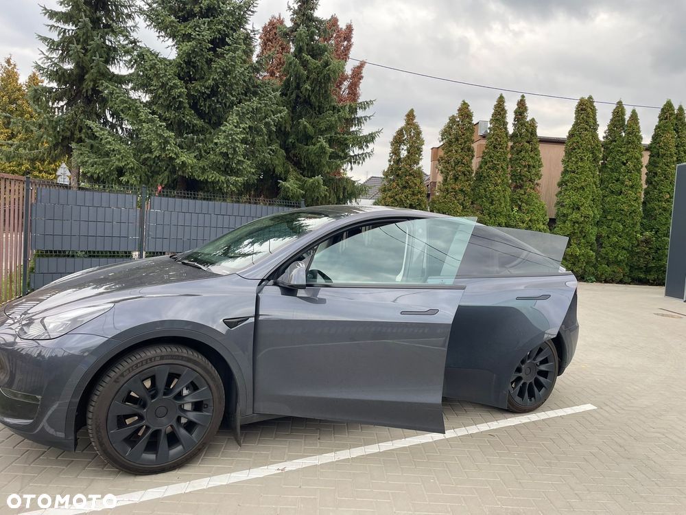 Tesla Y Long Range AWD - 13