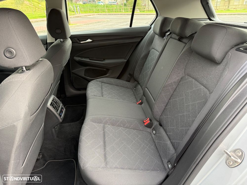 VW Golf 1.5 eTSI Life DSG - 36