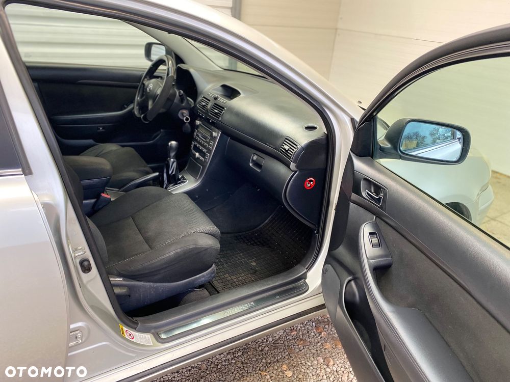 Toyota Avensis 2.0 D-4D Sol - 12