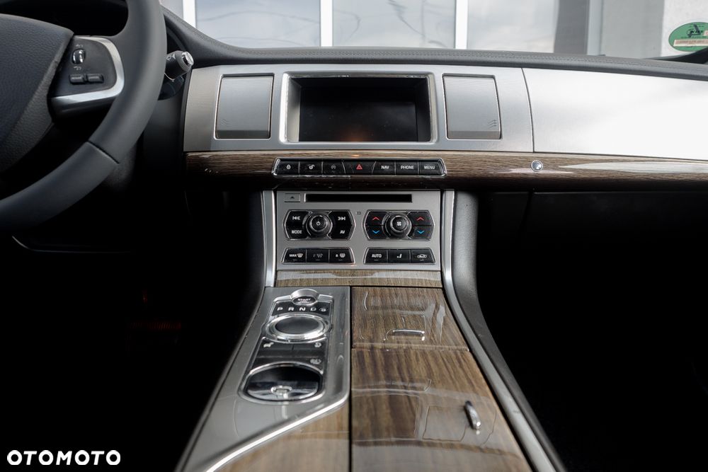 Jaguar XF 2.2 D Luxury - 20