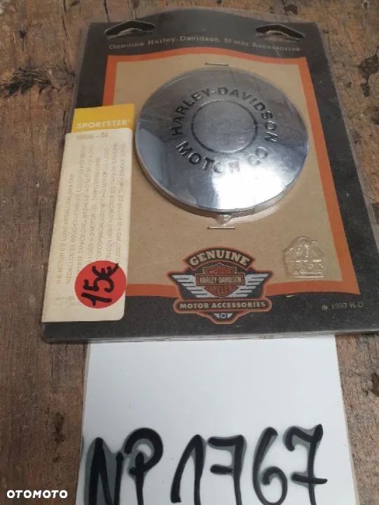 Nakładka na korek wlewu paliwa Harley Davidson Sportster 99666-04 - 1