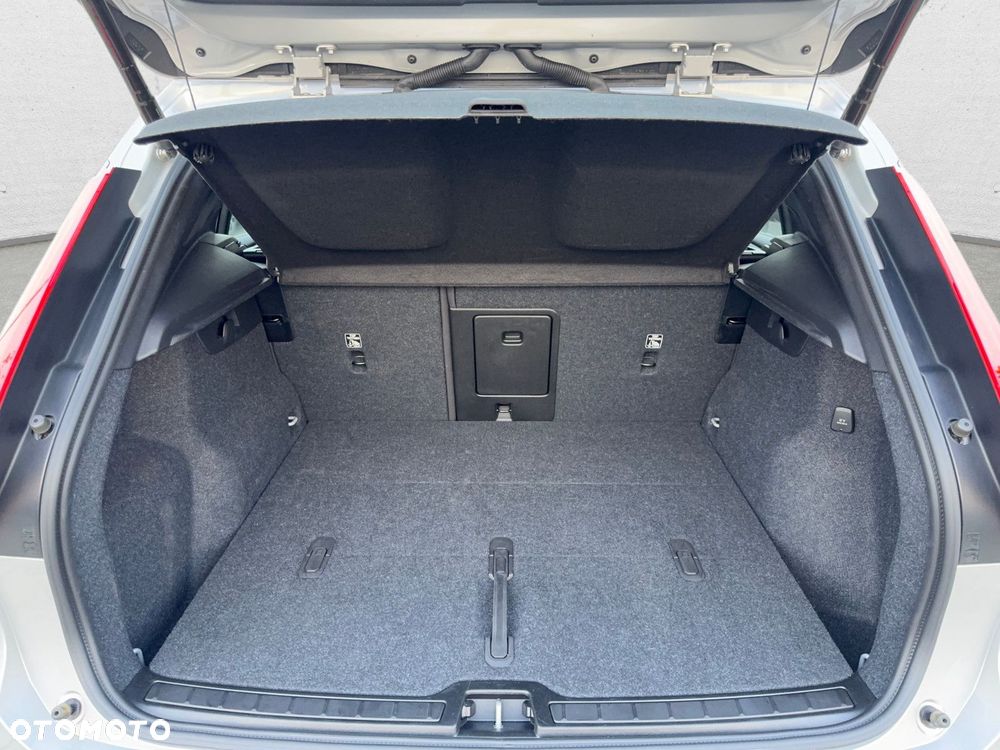 Volvo XC 40 - 25