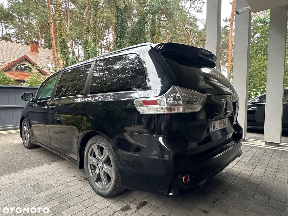 Toyota Sienna 3.5 V6 - 7