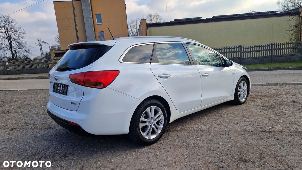 Kia Ceed 1.6 CRDi 128 Dream Team Edition - 4