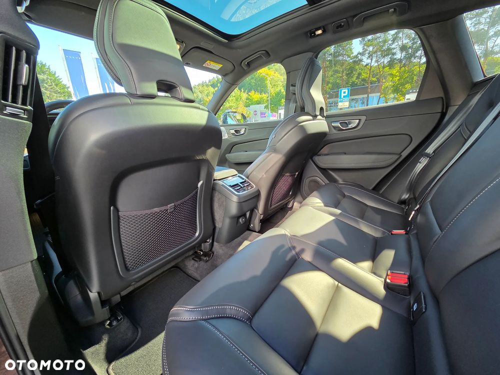 Volvo XC 60 B5 B AWD Ultra Dark - 12