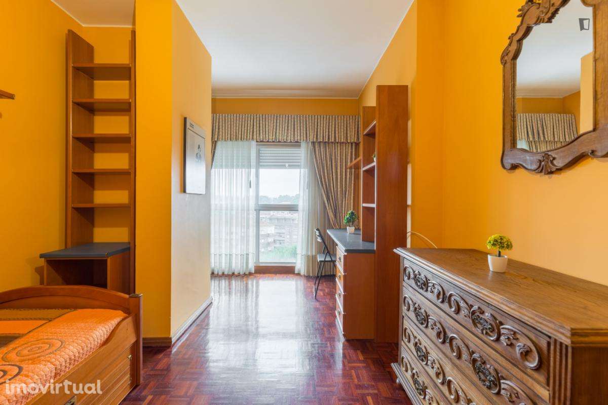 Quarto - localizado em Paranhos Porto - Grande imagem: 2/18