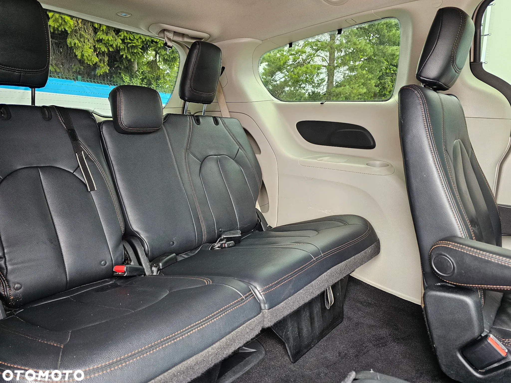 Chrysler Pacifica - 16