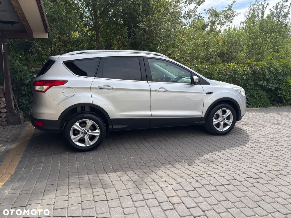 Ford Kuga 2.0 TDCi 2x4 Titanium - 5