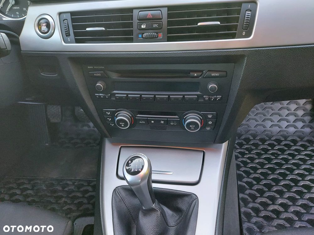BMW Seria 3 320i - 12
