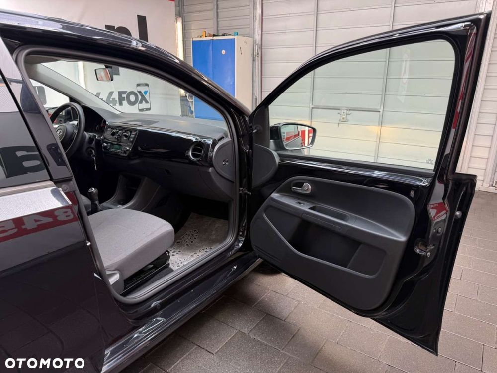Volkswagen up! - 34