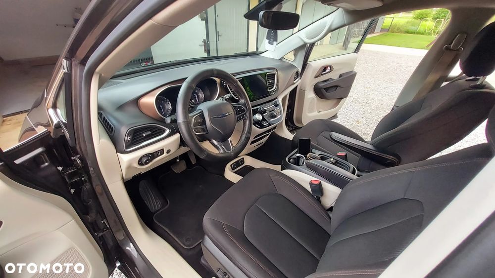 Chrysler Pacifica - 21