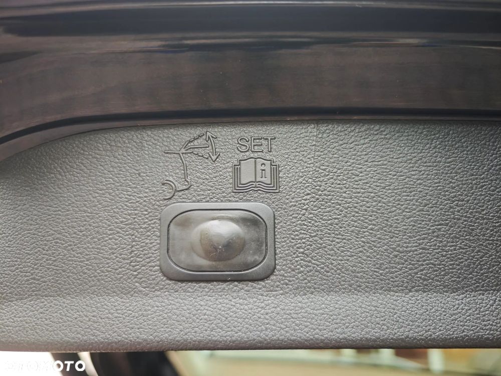 Ford Kuga 2.0 TDCi 2x4 Titanium - 8