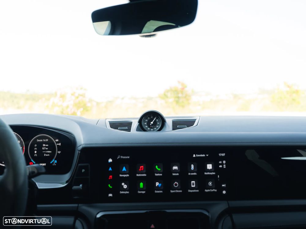 Porsche Panamera 4 E-Hybrid - 24