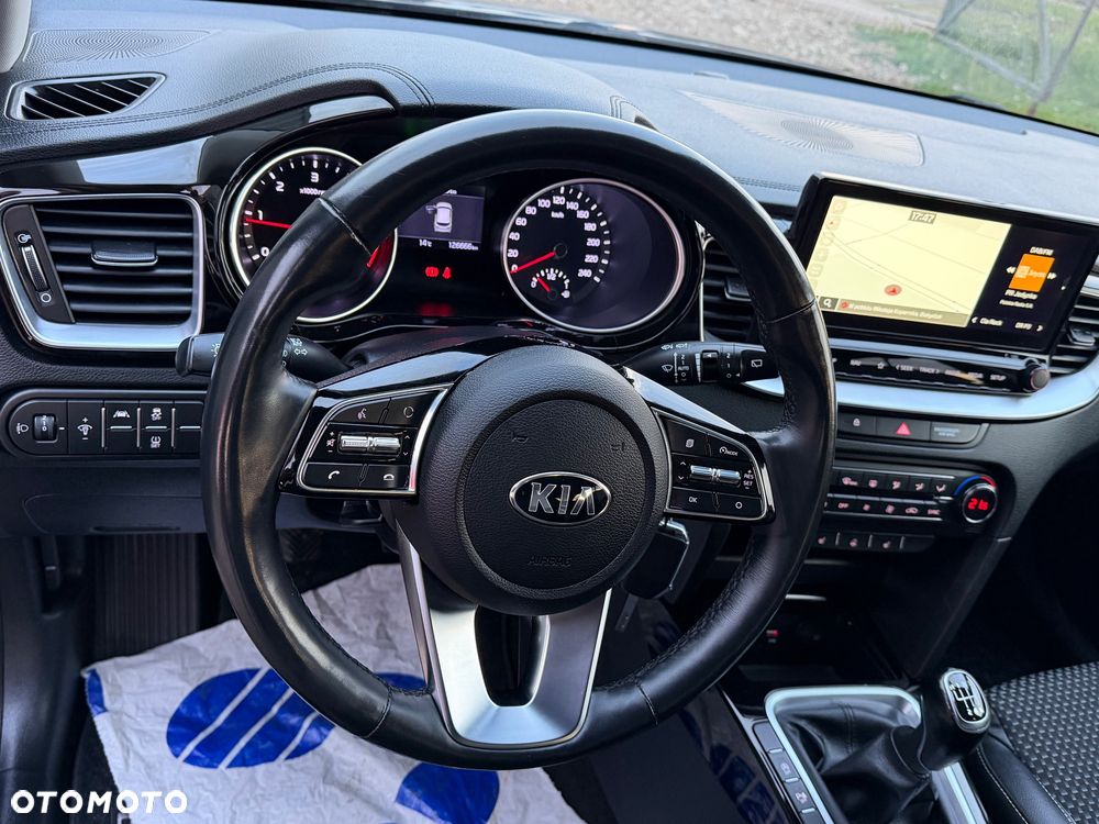 Kia Ceed 1.6 CRDi 136 ISG Dream-Team Edition - 15