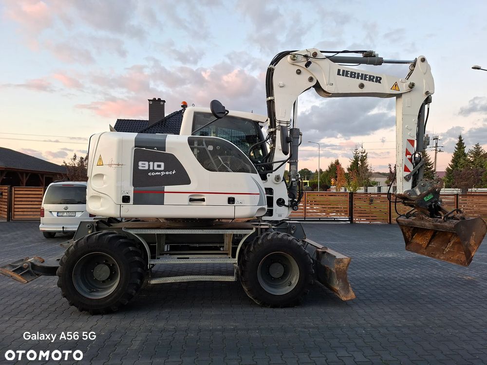 Liebherr A910 Compact Rok 2016 - 8