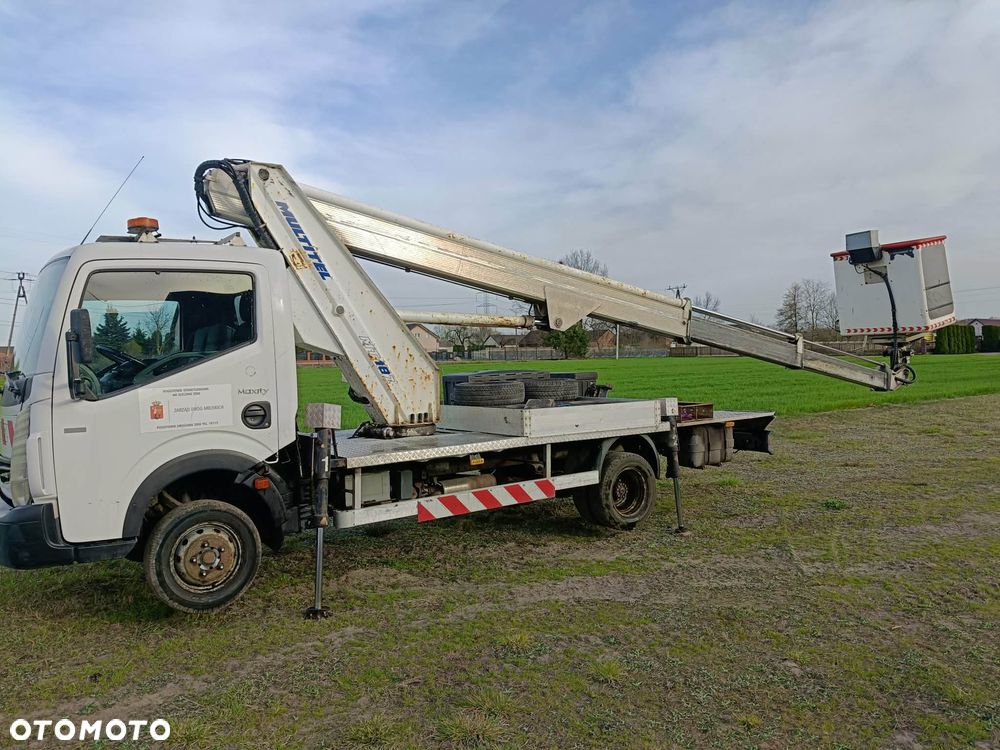 Renault Maxity - 11
