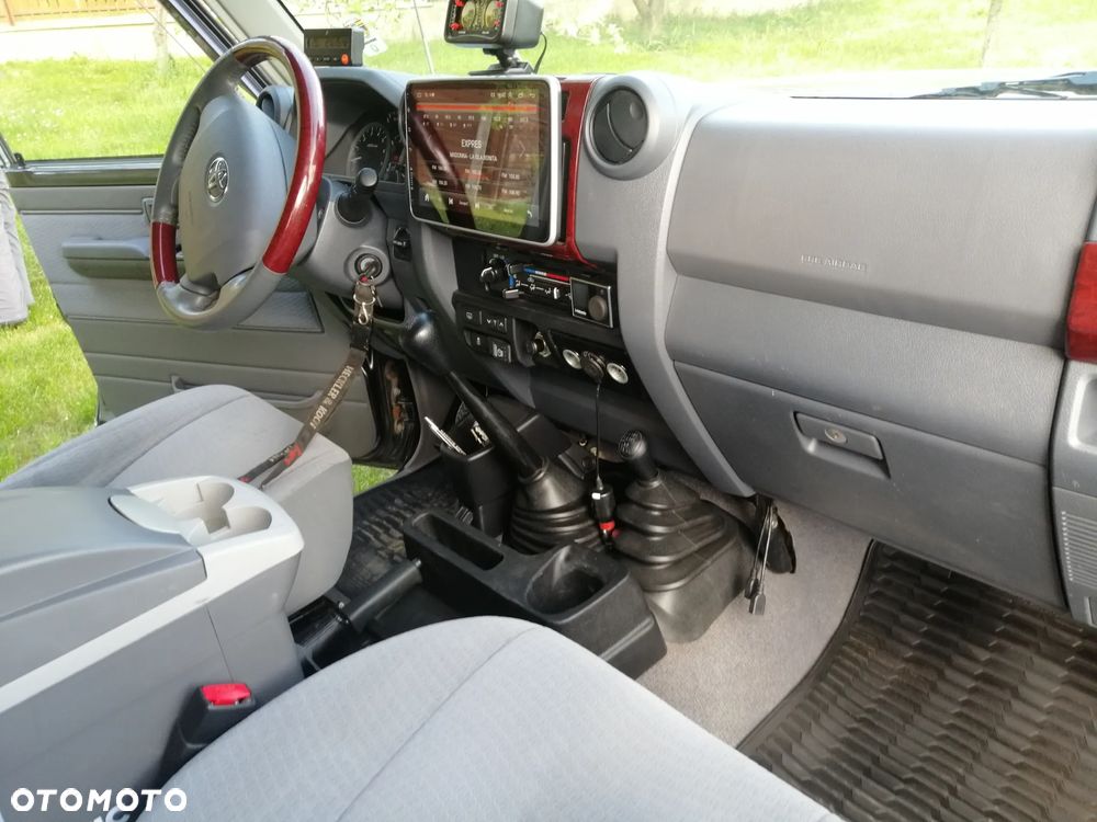 Toyota Land Cruiser - 18