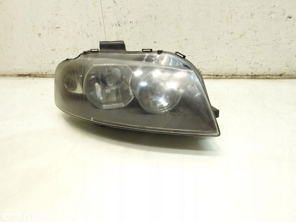 LAMPA PRAWA PRZEDNIA PRZÓD AUDI A3 8P 8P0941004K 0301206202 - 9