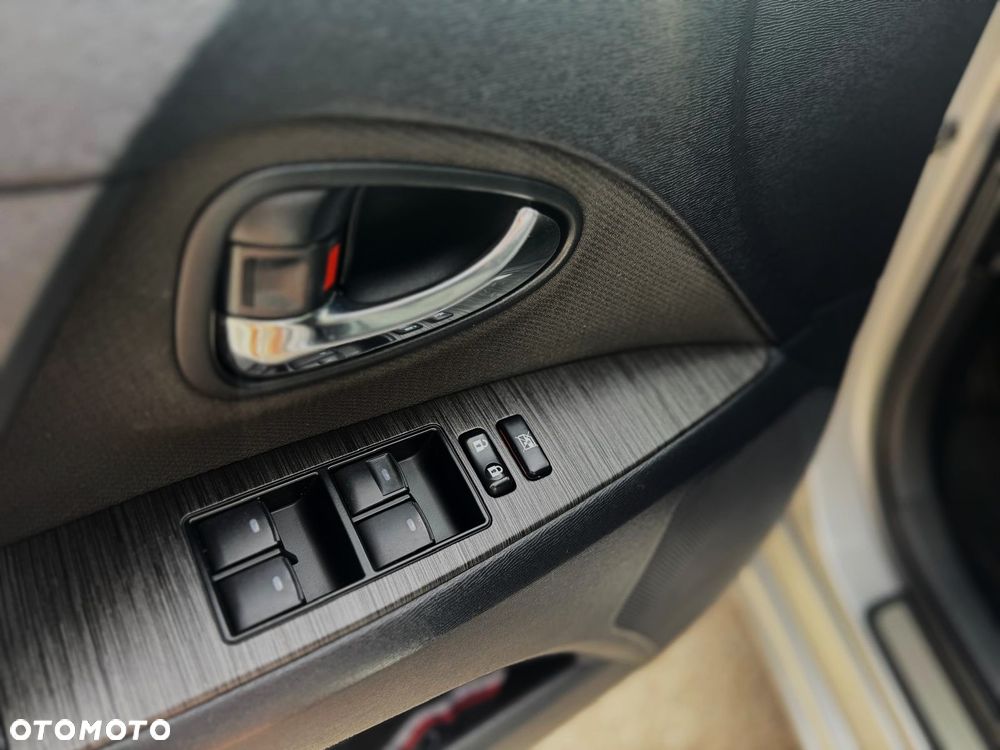 Toyota Avensis 2.0 Sol plus EU5 MS - 16