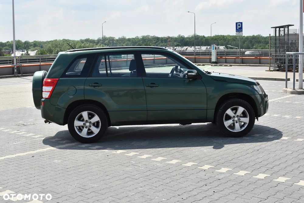 Suzuki Grand Vitara 2.0 De luxe - 33