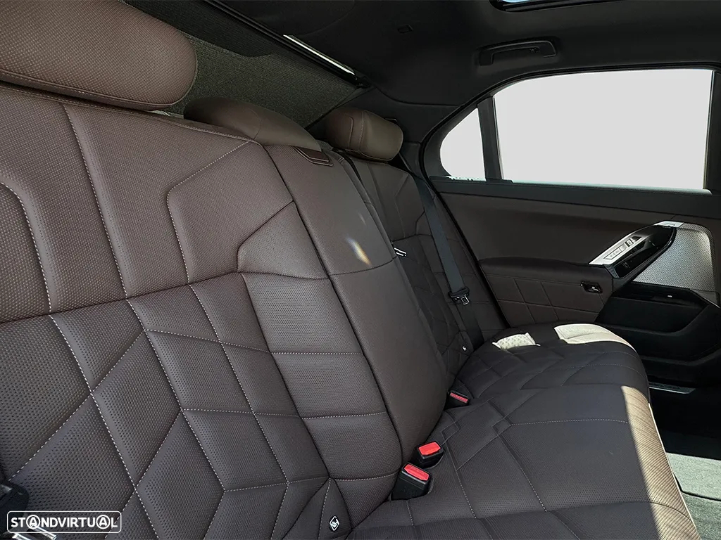 BMW i7 xDrive60 Pack Desportivo M - 9