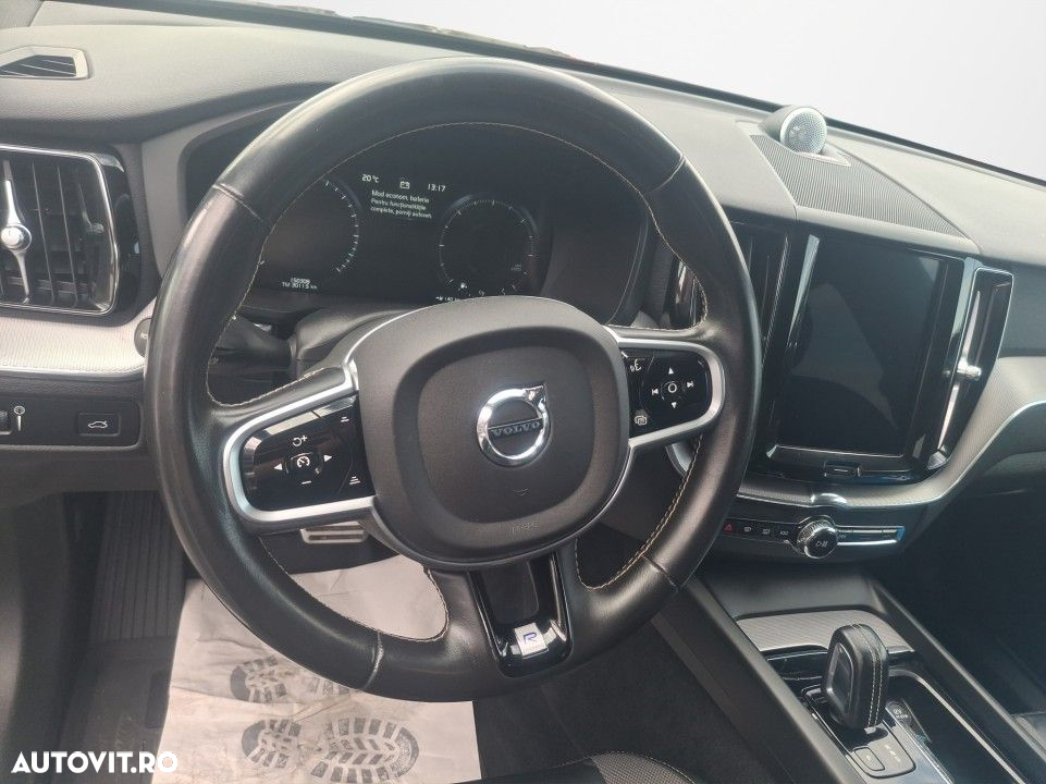 Volvo XC 60 B5 MHEV AWD R-Design - 10