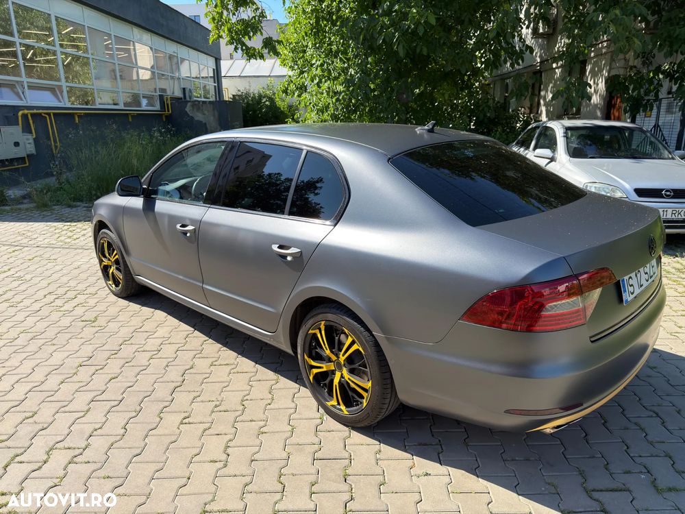 Skoda Superb 2.0 TDI 4X4 Laurin&Klement - 4