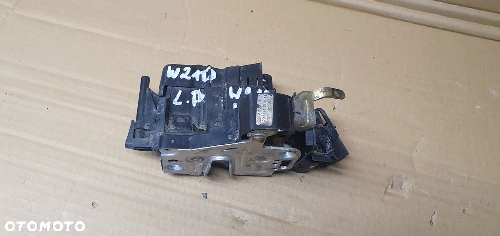 Zamek drzwi lewy przód przedni lewy Mercedes E-Klasa W210 2027203535 - 2