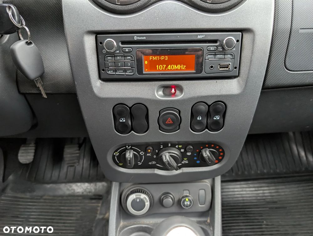 Dacia Duster 1.6 Laureate 4x4 - 27