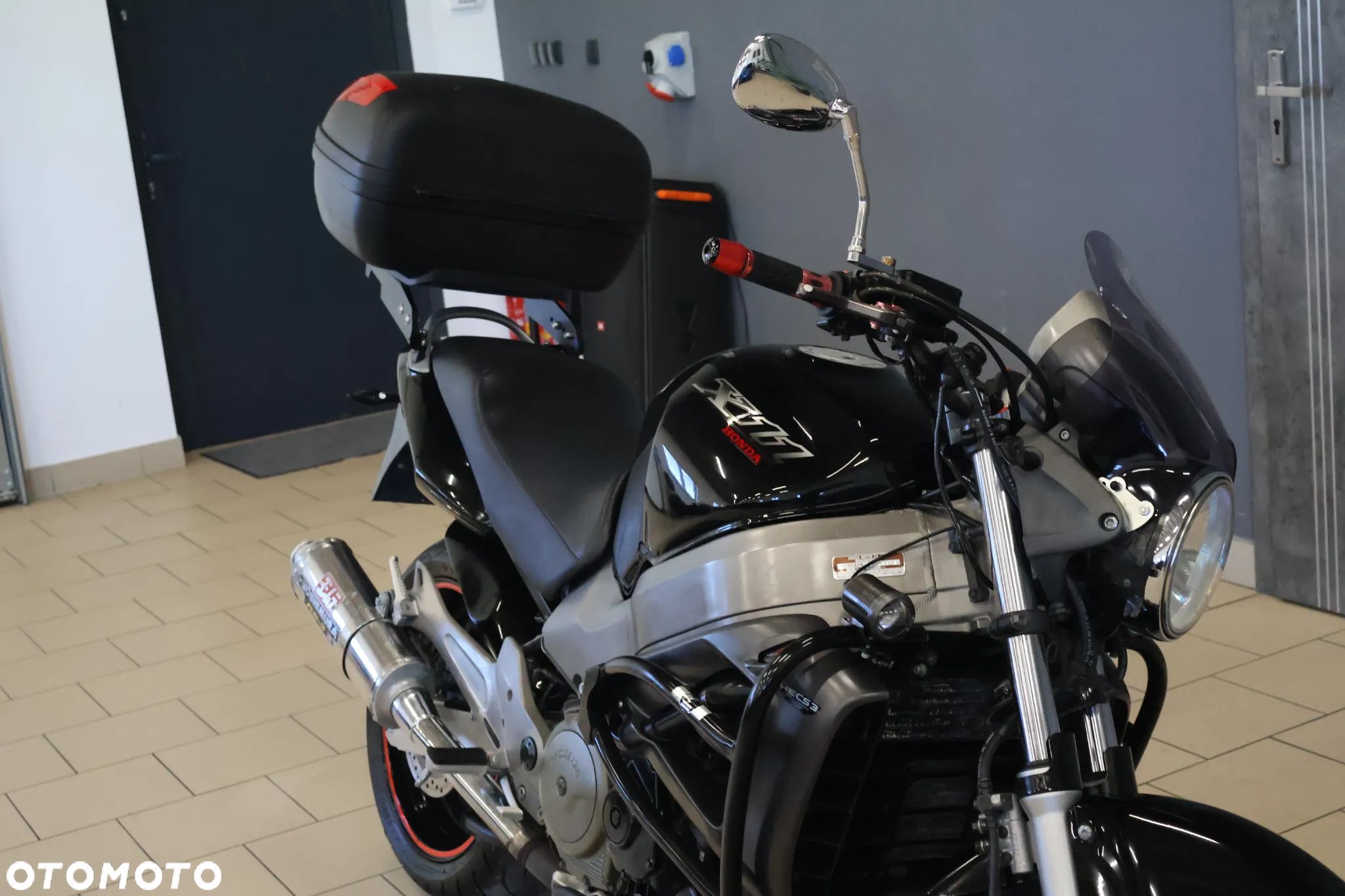 Honda CB - 1