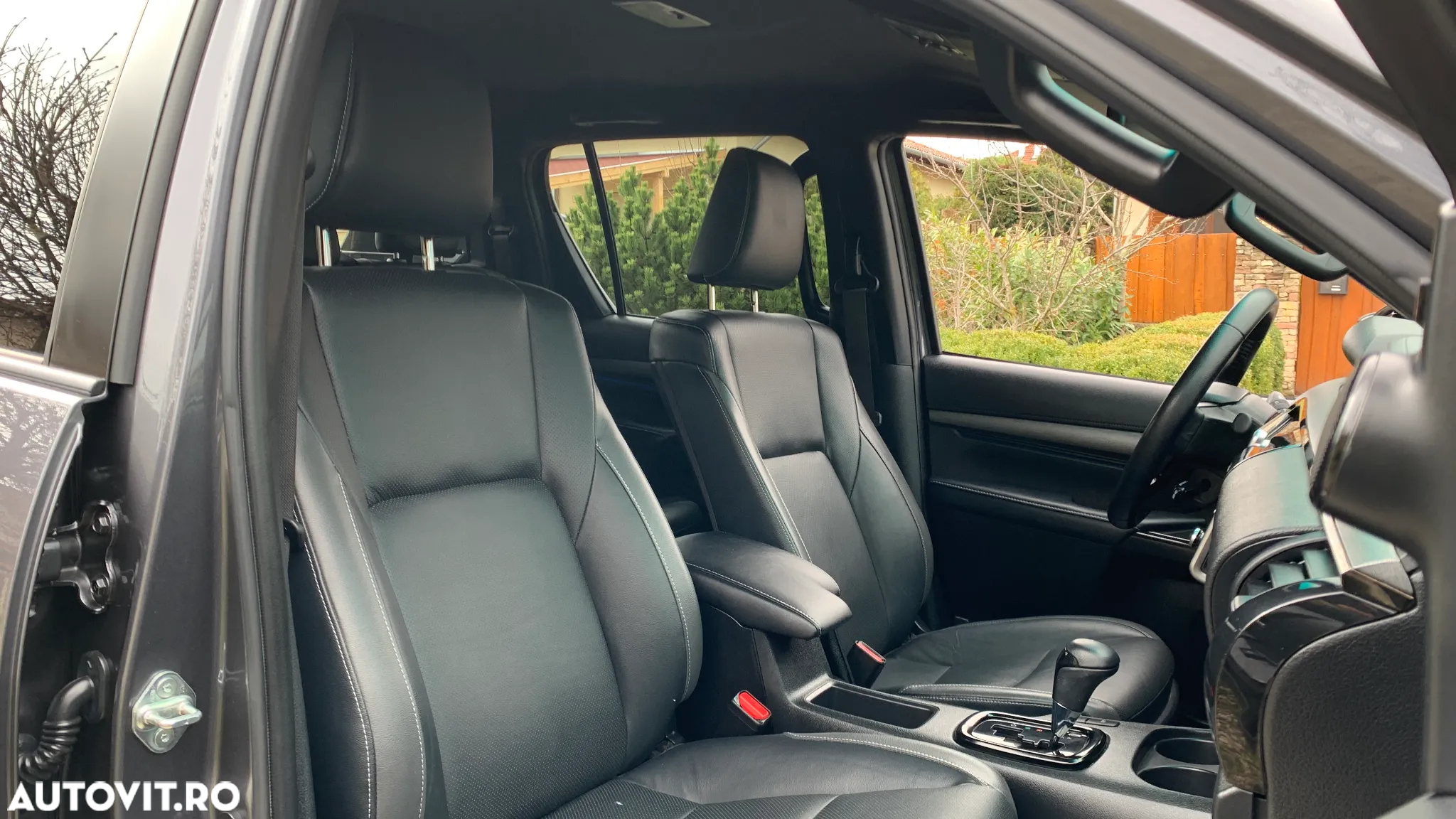 Toyota Hilux 2.8D 204CP 4x4 Double Cab AT Invincible Color Edition - 24