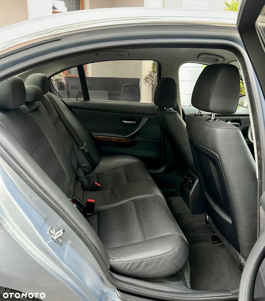 BMW Seria 3 325i - 24