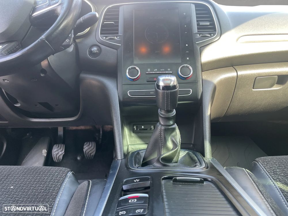 Renault Mégane Grand Coupe 1.3 TCe Limited J17 - 15