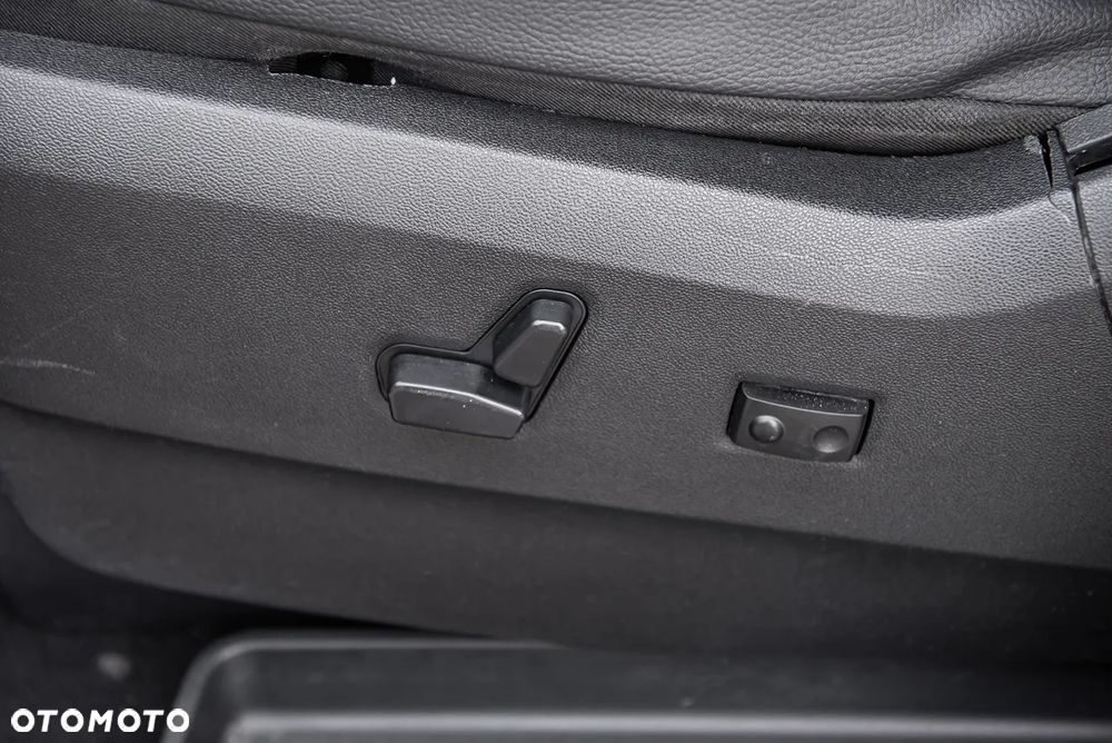 Lancia Voyager 3.6 Platinum - 24