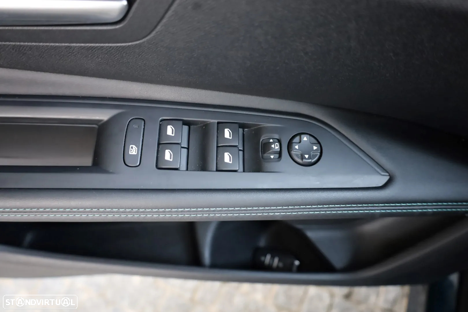 Peugeot 3008 1.2 PureTech Allure EAT8 - 36