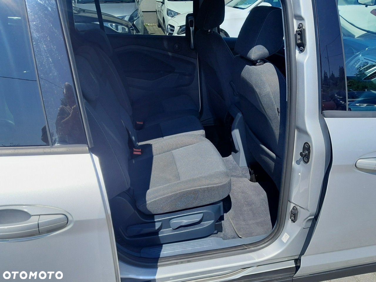 Ford Grand C-MAX - 11