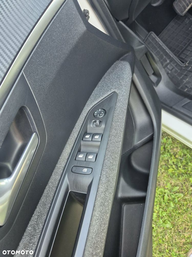 Peugeot 3008 PureTech 130 Stop & Start GPF EAT8 Allure - 4