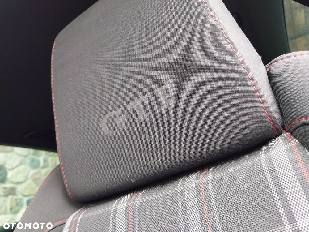 Volkswagen Golf - 21
