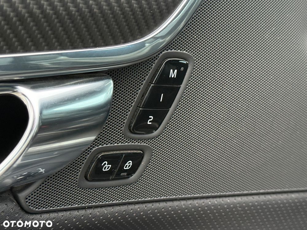 Volvo V90 D5 SCR AWD R-Design - 22